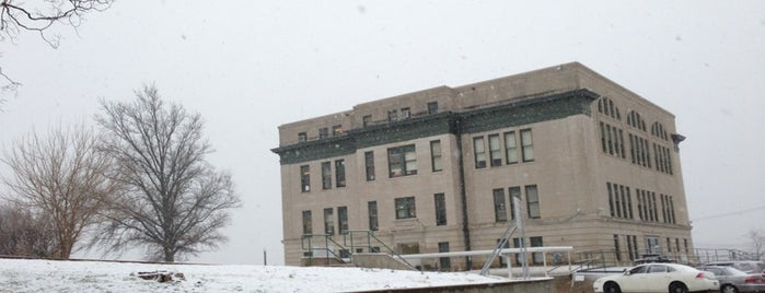 Osage County Courthouse is one of Travisさんのお気に入りスポット.