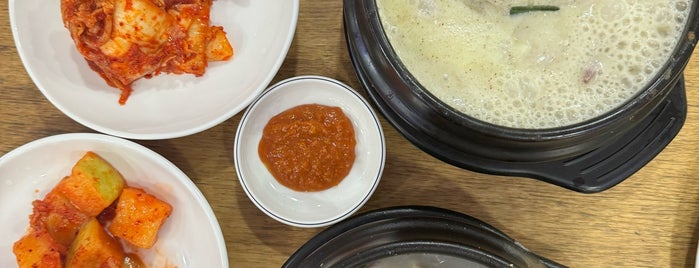 백년토종삼계탕 is one of Curry'un Kaydettiği Mekanlar.