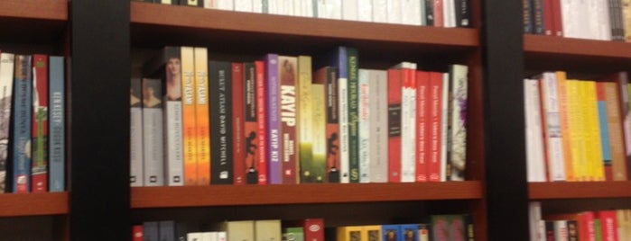 D&R Music & Book Store is one of Posti che sono piaciuti a Ates.