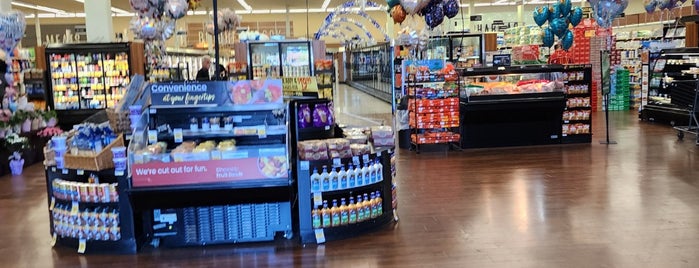 Safeway is one of Must-visit Food and Drink Shops in Phoenix.