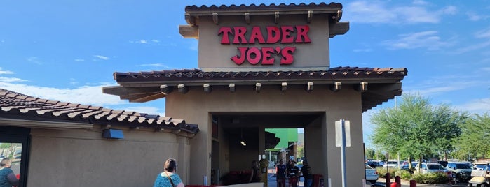 Trader Joe's is one of Orte, die Tasia gefallen.
