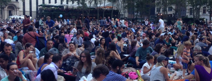 Bryant Park is one of Lugares favoritos de Melissa.