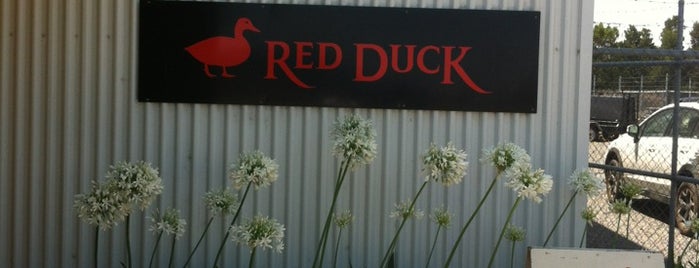 Red Duck is one of สถานที่ที่ Damian ถูกใจ.