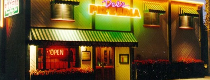 Del's Famous Pizzeria & Italian Reataurant is one of Posti che sono piaciuti a Jeff.