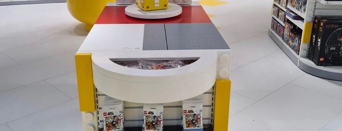 LEGO Store is one of Marcel'in Beğendiği Mekanlar.