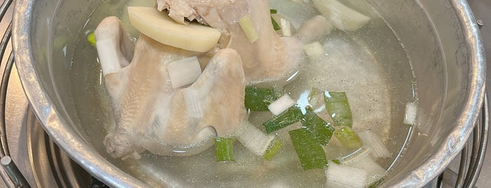 진옥화할매 원조닭한마리 (陳玉華ハルメ元祖タッカンマリ) is one of Korea.