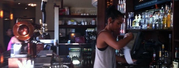 Liquid Room Restaurant & Bar is one of Tempat yang Disukai Carlos.