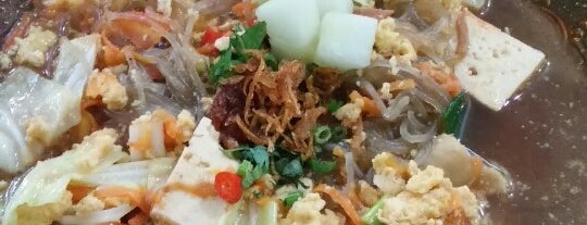 Mie Letthek Bantul "mBah Mendez" is one of Kimmieさんの保存済みスポット.