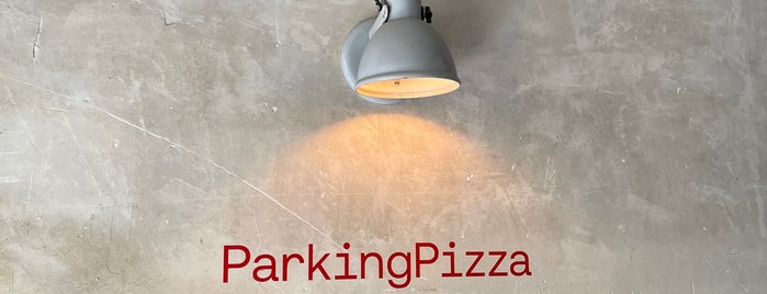 Parking Pizza is one of Barcelona Food.