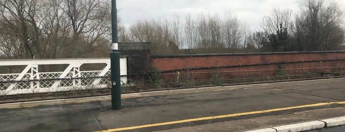 Shrewsbury Railway Station (SHR) is one of สถานที่ที่ Carl ถูกใจ.