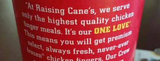 Raising Cane's Chicken Fingers is one of สถานที่ที่บันทึกไว้ของ Rowan.