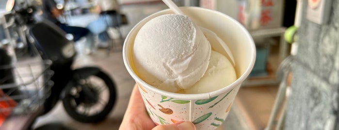 三泉冰淇淋 is one of sweets.
