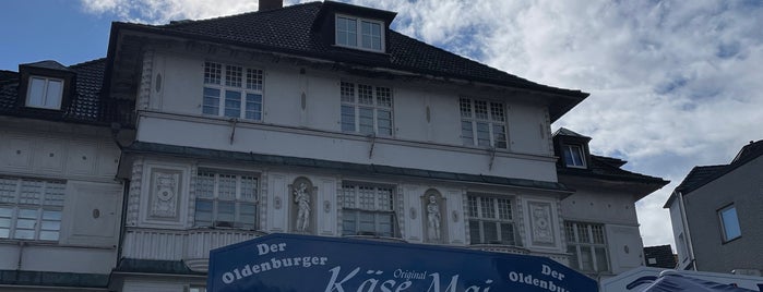 Kaiser-Otto-Platz is one of Best of Essen.