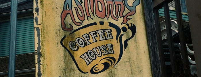 Ashbary Coffee House is one of สถานที่ที่ Jackie ถูกใจ.