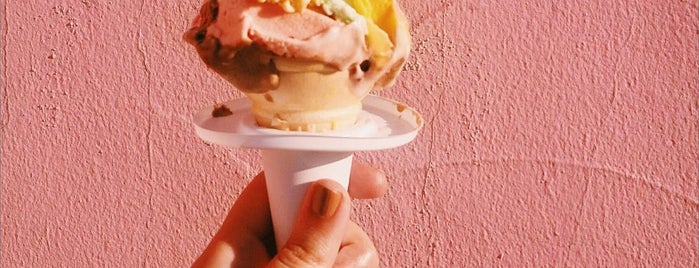 The Original Rainbow Cone is one of Jackieさんのお気に入りスポット.