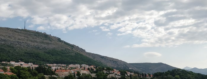 Agora is one of Istanbul-Zagleb-Dubrovnik.