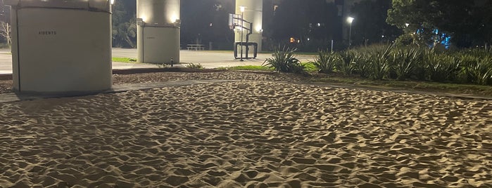 Berry Sand Volleyball Court is one of Tempat yang Disukai Carlos.