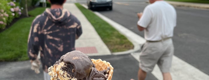 Aunt Betty's Ice Cream Shack is one of Dessert.