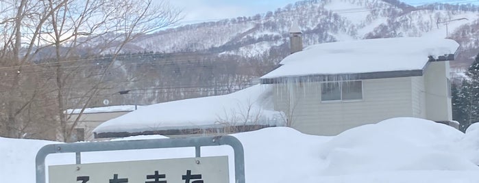 Futamata Station is one of 都道府県境駅(JR).