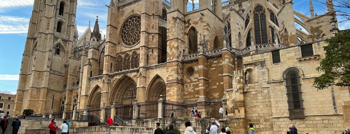 Catedral de León is one of Igrejas.