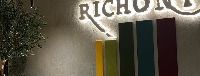 Richony Cafè is one of المقاهي المفضلة..