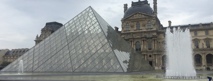 Musée du Louvre is one of สถานที่ที่ Sofia ถูกใจ.