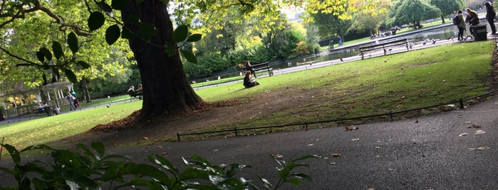 St Stephen's Green is one of Lugares favoritos de Sofia.