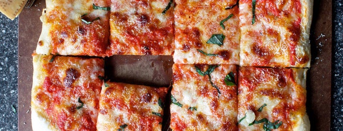 Domino's Pizza is one of Posti salvati di N..