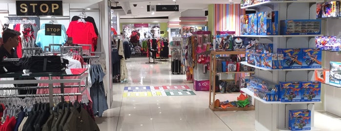 Shopper's Stop is one of Malls in Pune.