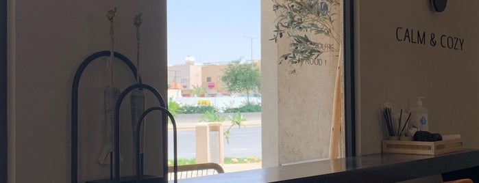 Calzey is one of Coffee shops | Riyadh ☕️🖤.