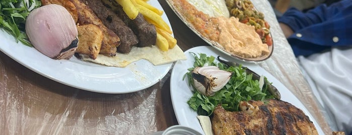Al Mumtaz Restaurant is one of latifa 님이 좋아한 장소.