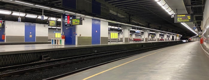 Bahnhof Brüssel-Luxemburg is one of Orte, die Nicolas gefallen.