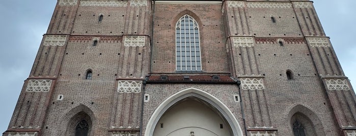 Dom zu Unserer Lieben Frau (Frauenkirche) is one of Мюнхен.