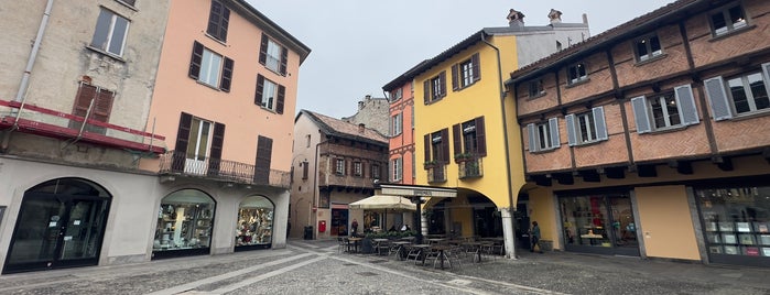 Piazza San Fedele is one of Como.
