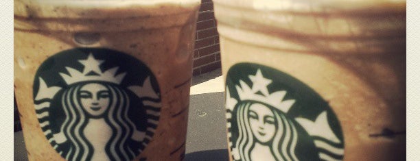 Starbucks is one of Locais curtidos por Natalie.