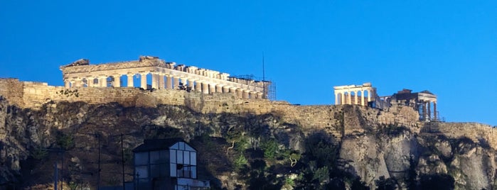 Retiré is one of Athens by night.