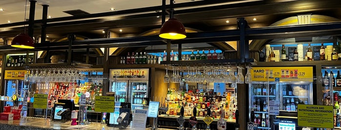 The Booking Office (Wetherspoon) is one of สถานที่ที่ Carl ถูกใจ.