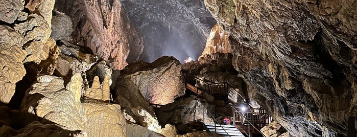 Les Grottes De Vallorbe is one of Baume Les Messieurs.