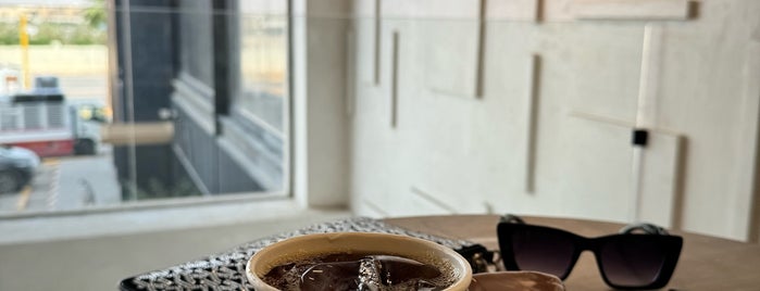 Locais is one of Coffee n Riyadh.