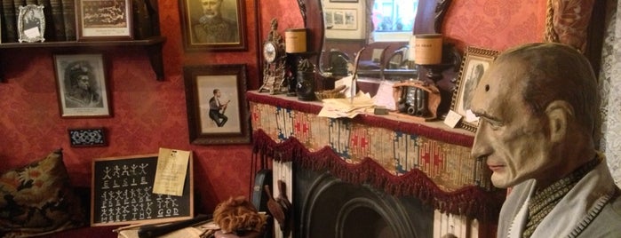 The Sherlock Holmes is one of Piccadilly bar hop.
