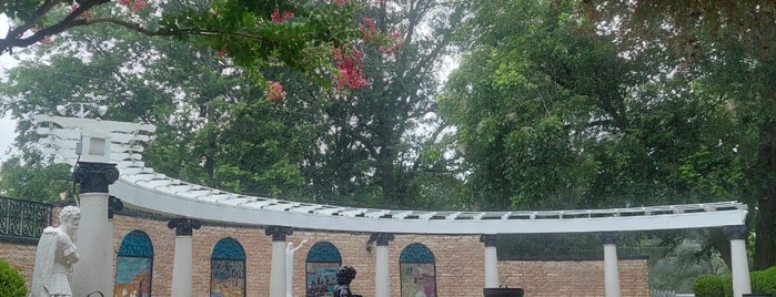 Graceland Meditation Garden And Cemetery is one of Memphis.