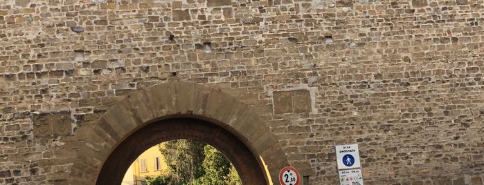 Porta San Miniato is one of Locais salvos de Martín.