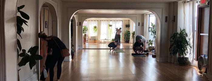 Brahman Yoga Studio is one of สถานที่ที่ Cheryl ถูกใจ.