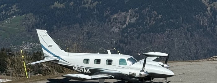 Courchevel Airport (CVF) is one of Svetlana'nın Beğendiği Mekanlar.