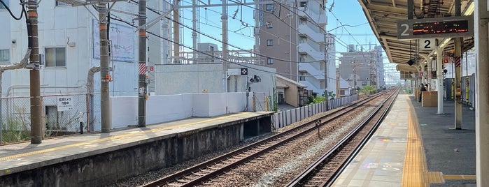 Platform 2 is one of JR神戸線の駅ホーム.