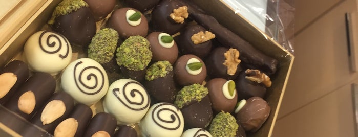 Gusto confiserie is one of Bediş 님이 저장한 장소.