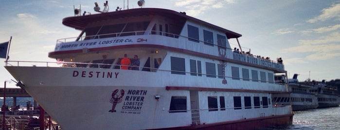 North River Lobster Company is one of สถานที่ที่บันทึกไว้ของ Jonathan.