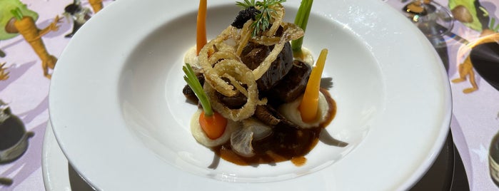 C's Steak & Seafood Restaurant is one of Discover Jakarta.