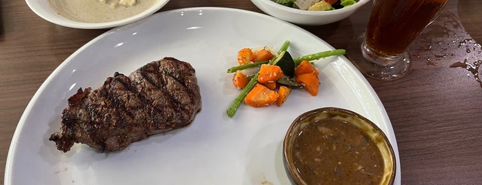 Seven To 7 Meat Shop & Cafe is one of Jakarta Utara.