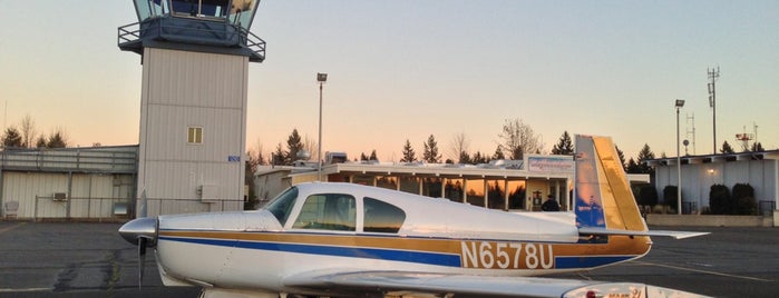 Tacoma Narrows Airport (TIW) is one of สถานที่ที่ Sandro ถูกใจ.